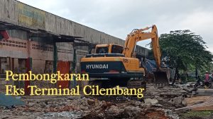 Akhirnya Bangunan Eks Terminal Cilembang Dibongkar. Bupati : Pemanfaatan Harus Berdampak secara  Ekonomi dan Sosial