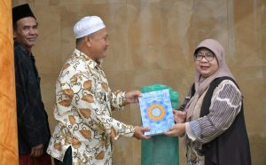 Pj. Walikota Banjar Laksanakan Taraweh Keliling Di Mesjid DKM AI- FALAH Desa Waringinsari Langensari