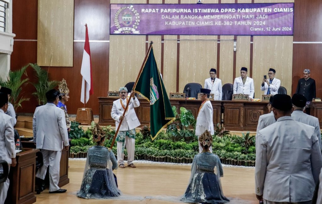 Rapat Paripurna Istimewa DPRD, Pj  Bupati Paparkan Capaian Prestasi Kabupaten Ciamis