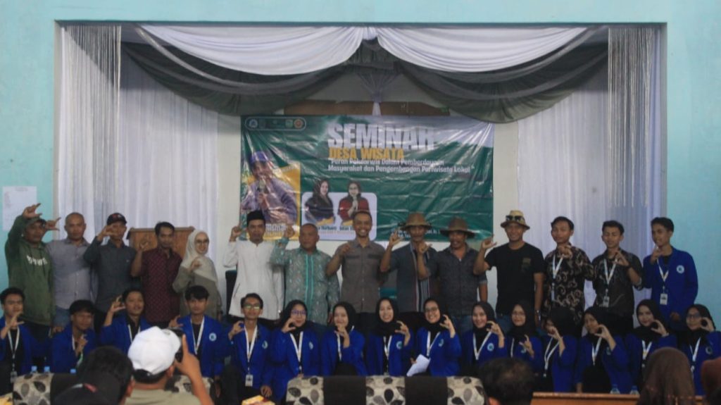 Mahasiswa KKNT Universitas Cipasung Tasikmalaya Gelar Seminar Desa wisata