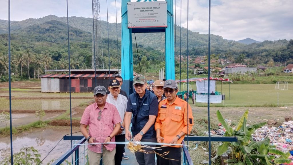 Jembatan Gantung Iconik Penghubung Dua Wilayah, CSR Holding BUMN Dana Reksa