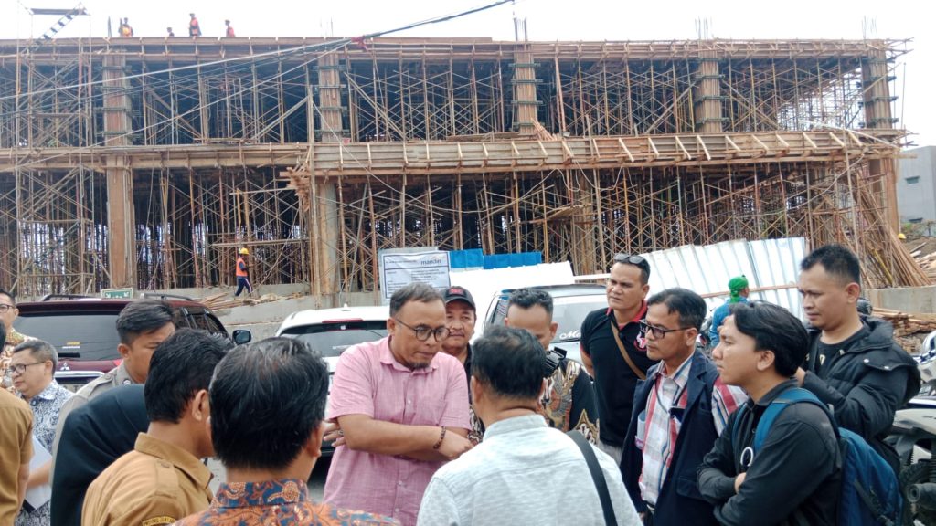 Pembangunan Gedung Kantor Bank Mandiri Area Tasikmalaya Harus Dihentikan Sementara? Ini Hasil Inspeksi DPRD . .
