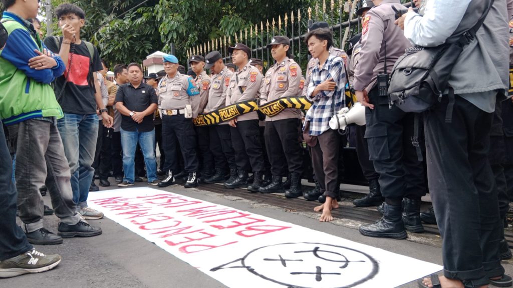 Tuntut Langkah Konkret Penanganan Pencemaran di TPA Ciangir, Mahasiswa Geruduk Pemkot dan DPRD