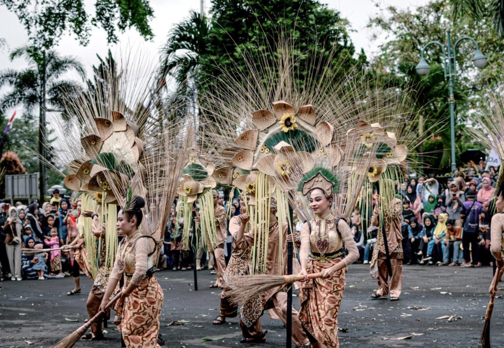 Parade Budaya Penuh Warna Galuh Ethnic Carnival Dalam Rangka Hari Jadi Ciamis ke-383