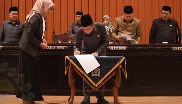 Rapat Paripurna Penetapan Pasangan Calon Bupati dan Wakil Bupati Terpilih